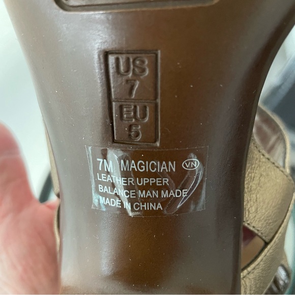 Like new Aerosoles metallic bronze heels in size 7. - Picture 9 of 10